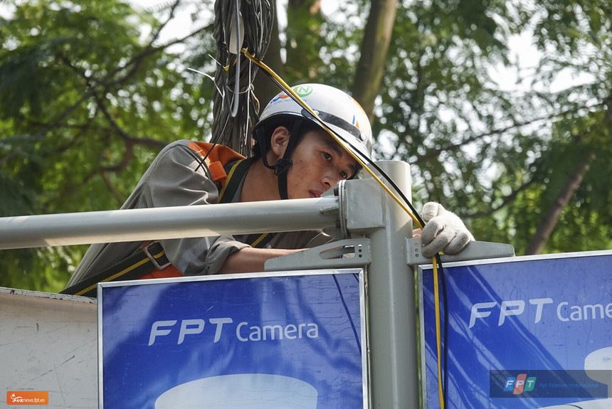 FPT Camera đồng hành giải chạy đêm VnExpress Marathon Hà Nội