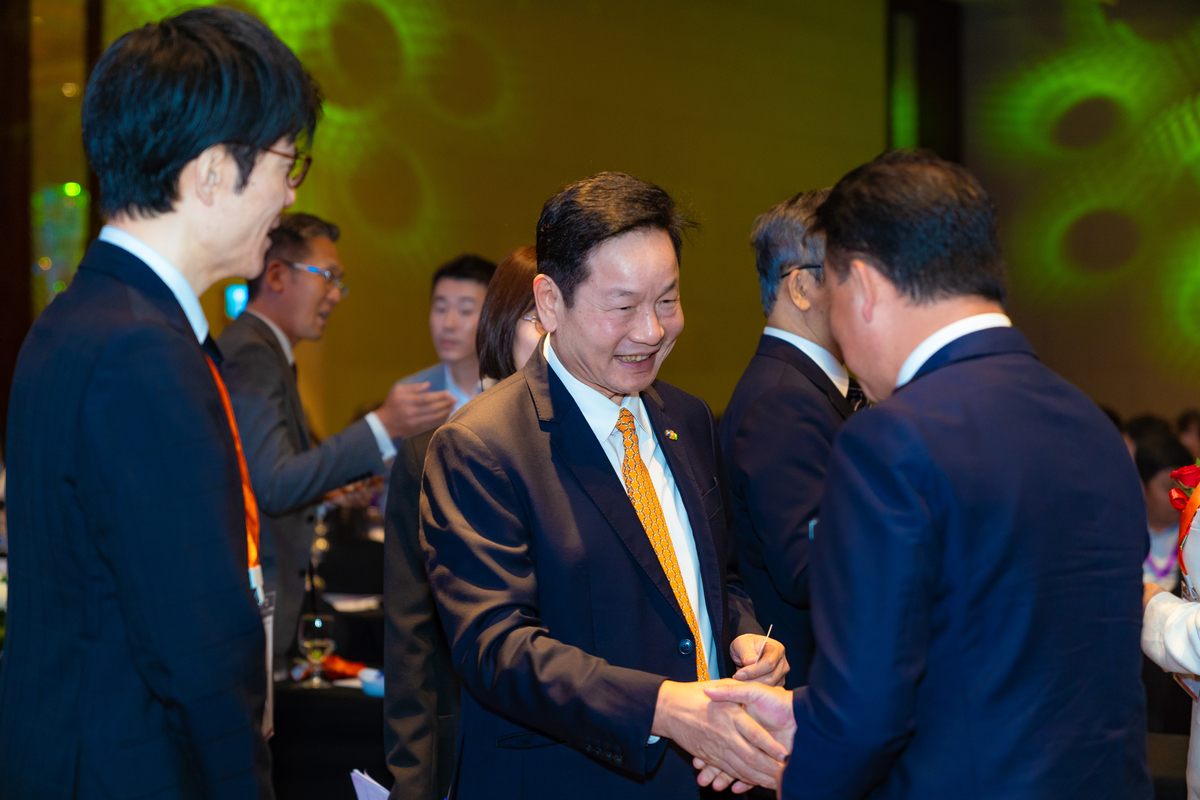 Anh Trương Gia Bình gặp gỡ các đối tác tại Nikkei Digital Forum in Asia 2023.